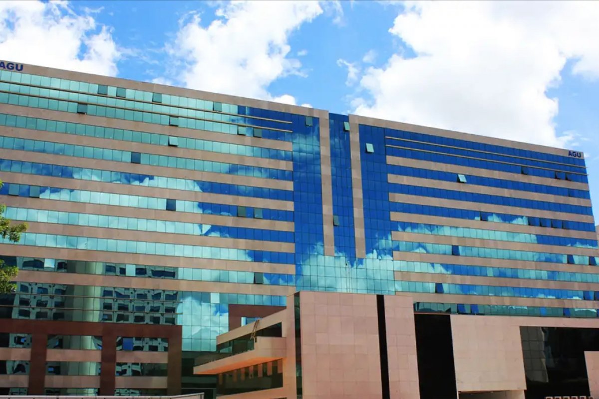 Justiça bloqueia R$ 119 milhões de investigados por fraude contra INSS