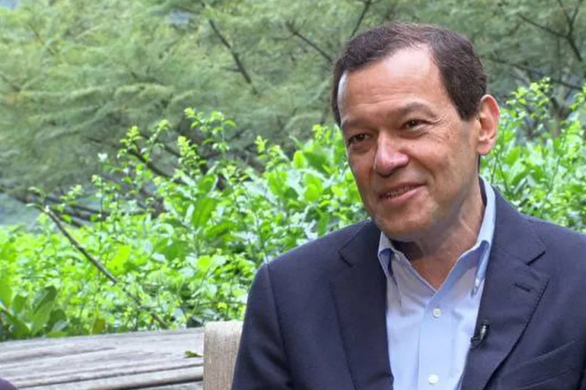 Neurocirurgião de Chico Buarque diz que cantor sofreu desequilíbrio sutil: "Comum nessa idade"