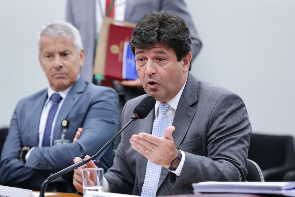 Governo tentará resolver situação dos cubanos que atuavam no Mais Médicos