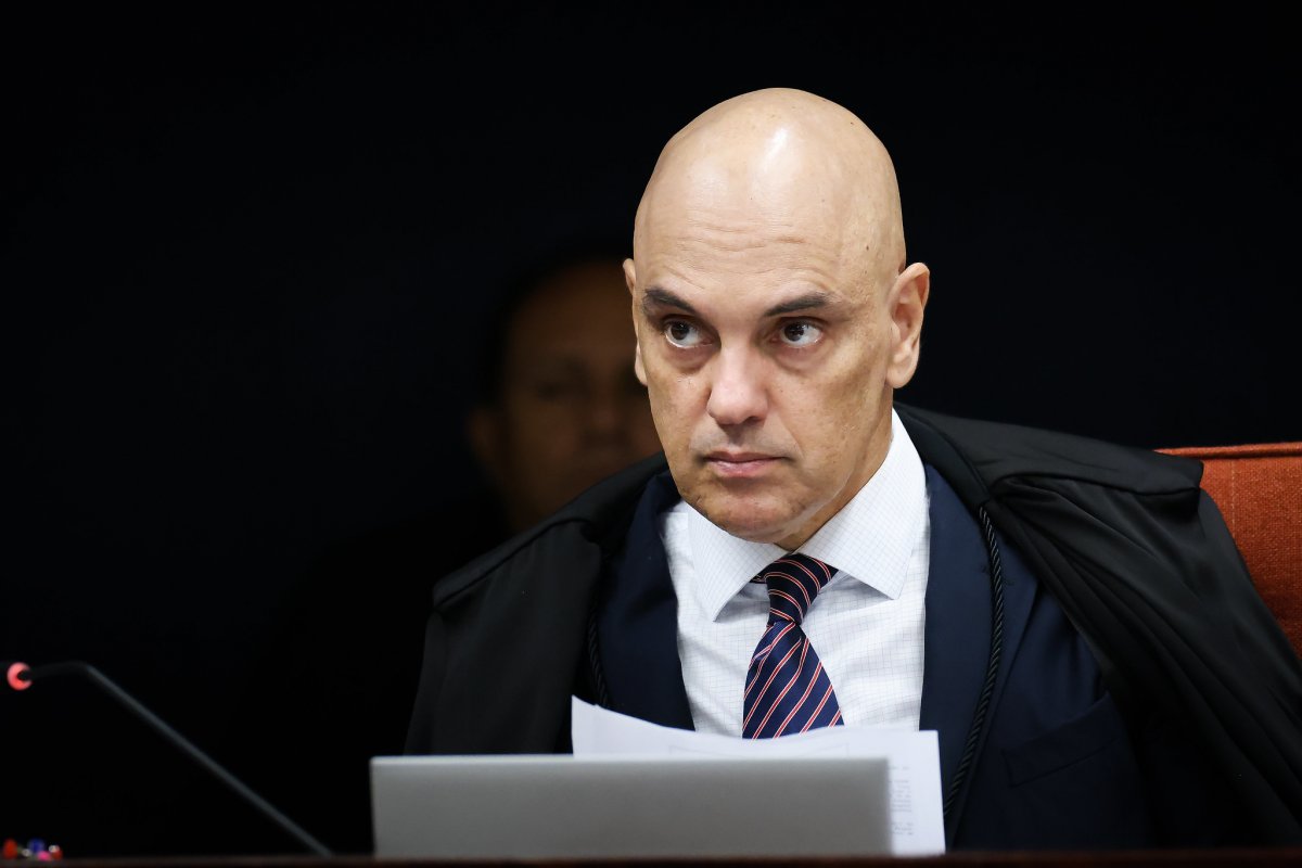  Moraes derruba perfil fake e conta de familiares de Zambelli