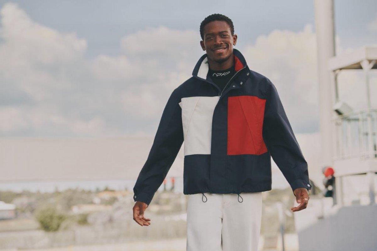 Tommy Hilfiger lança a coleção APXGP em parceria com o filme F1®! 