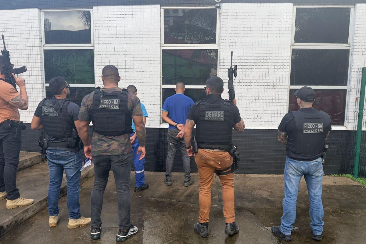 Três homens foragidos da Justiça por tráfico de drogas, homicídios e roubo são presos na Bahia