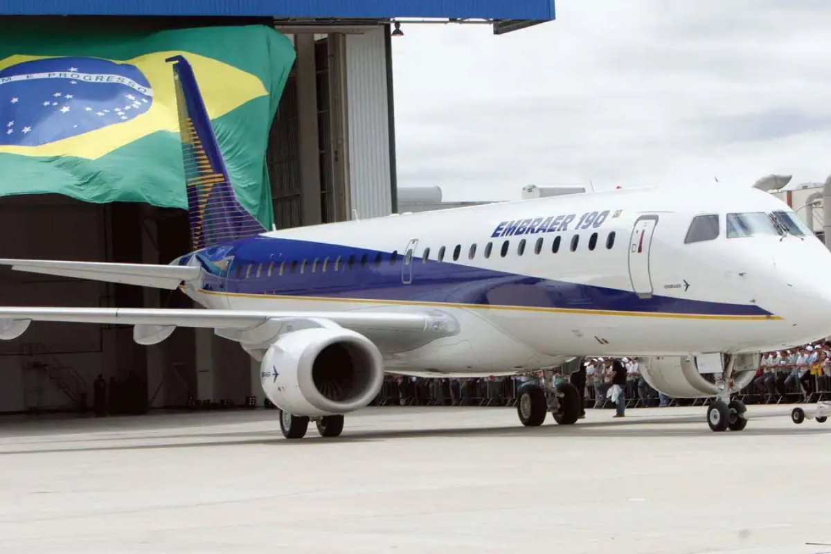 Tarifas de Trump afetam entrega de jatos brasileiros da Embraer nos EUA