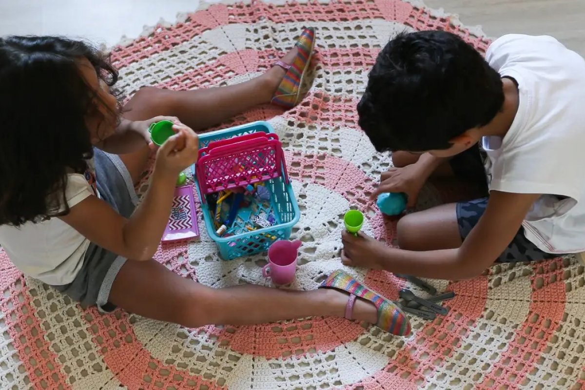 Crianças de até 6 anos têm desenvolvimento prejudicado com mudanças climáticas, diz estudo