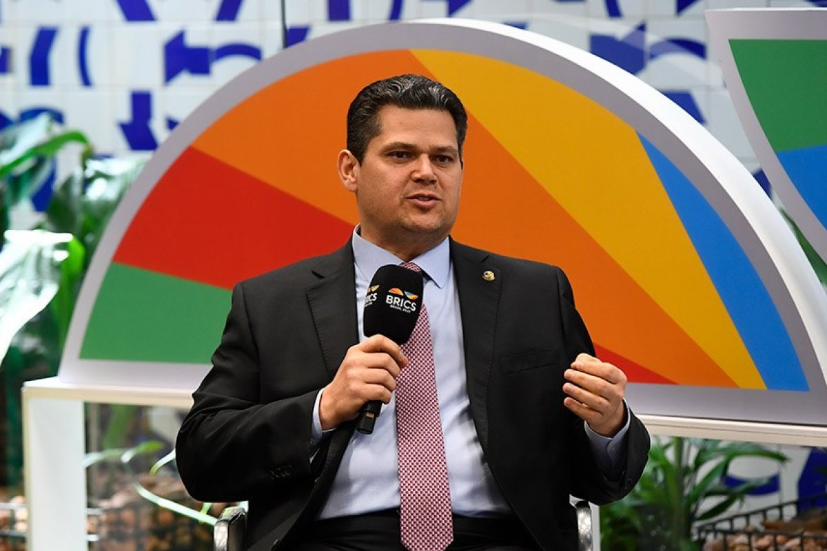 Alcolumbre se diz contra cota para mulheres no Congresso; hoje elas são menos de 20%