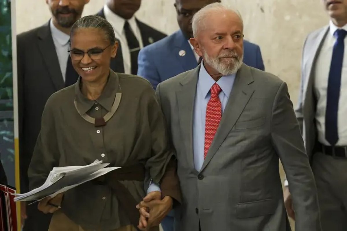 Lula elogia atuação de Marina Silva no governo e brinca: ‘É magrinha de tanto trabalhar’