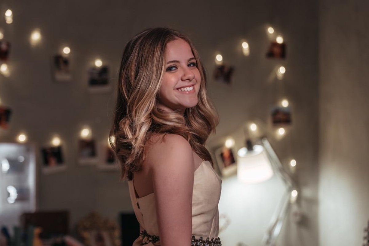 Júlia Svacinna lança clipe e revela vontade visitar a Bahia