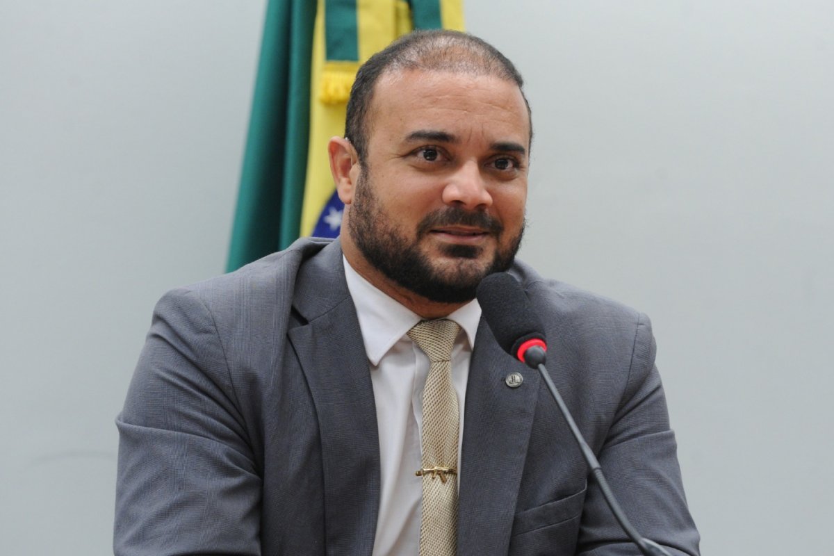 Vídeo: "Todo processo que foi estabelecido contra Carla Zambelli é ilegal", afirma Capitão Alden