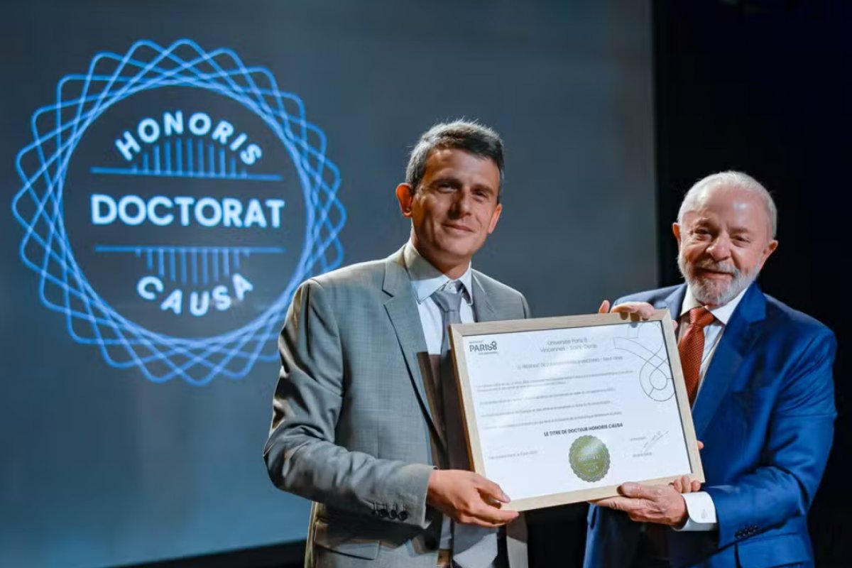 Lula recebe título de doutor honoris causa de universidade da França