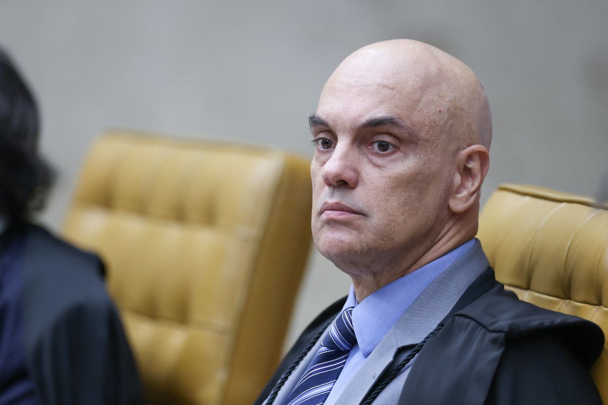 Moraes vota para negar recurso de Zambelli contra condenação a prisão pelo STF