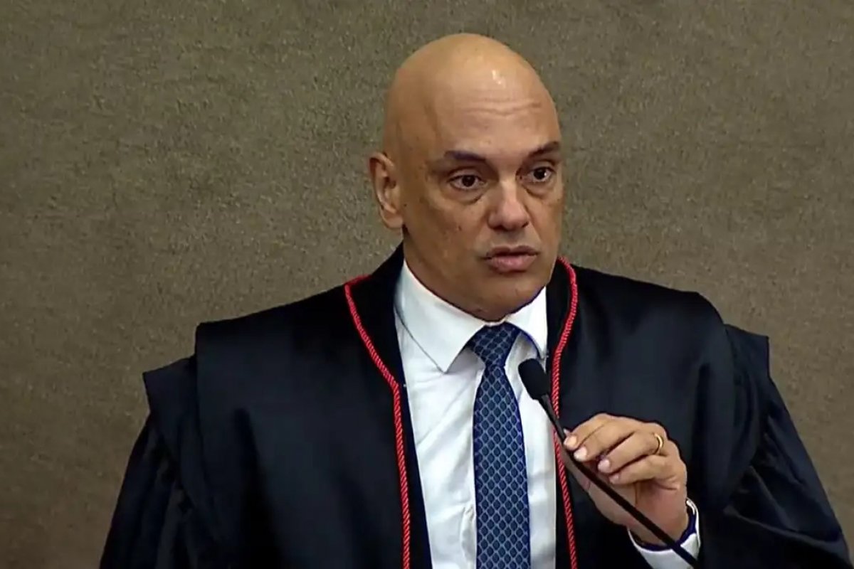 Moraes muda entendimento sobre revisão da vida toda do INSS e vota para liberar processos