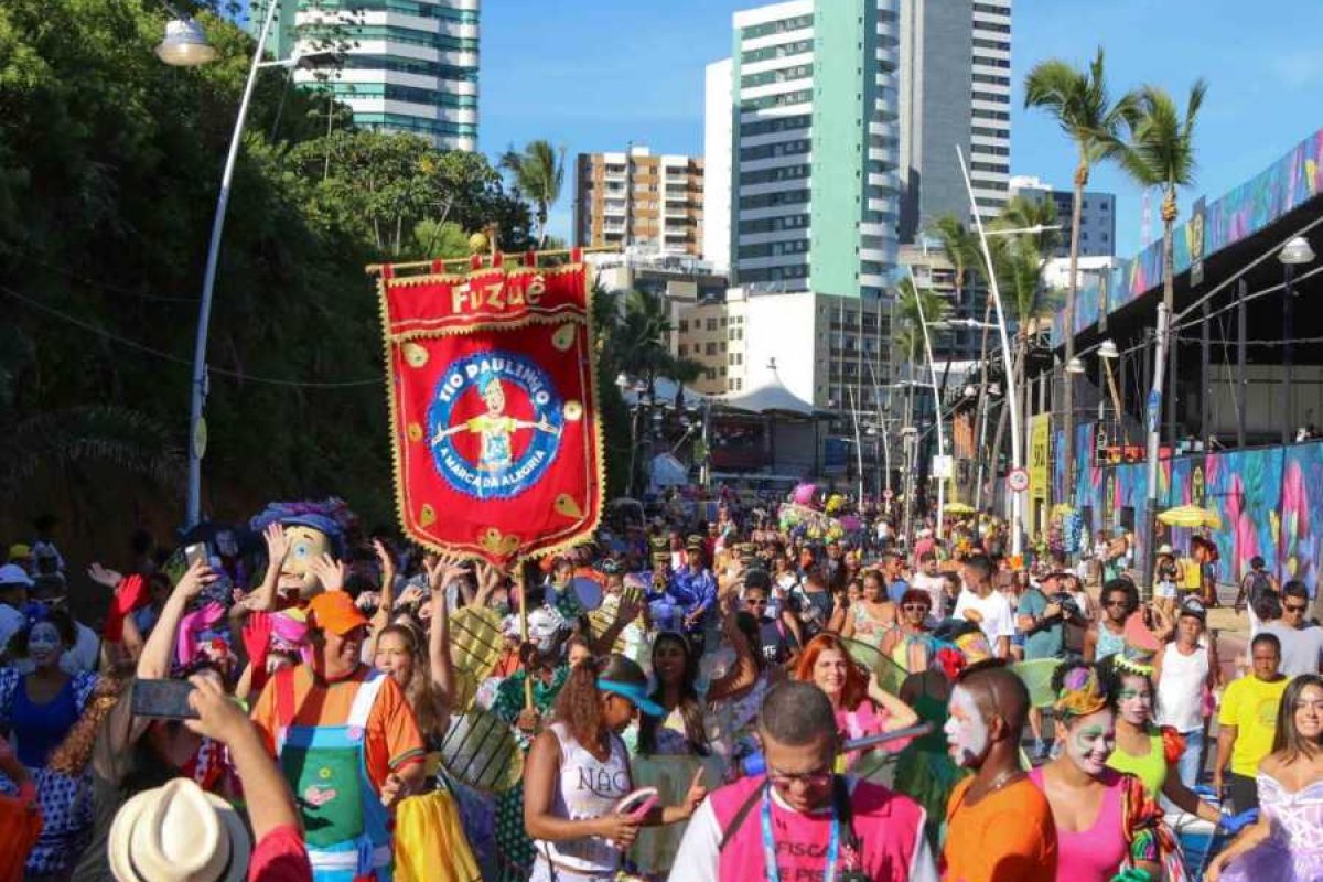 Eventos pré-carnavalescos alteram tráfego de veículos na Barra