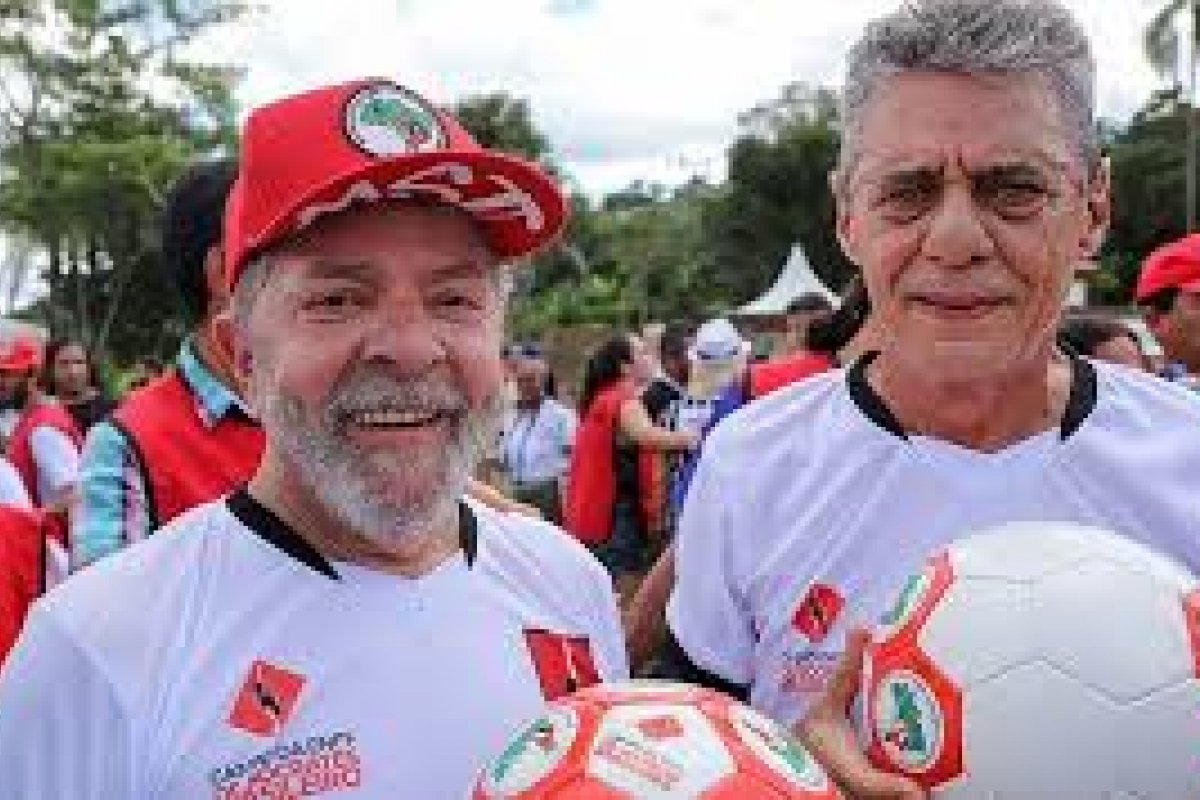 Chico Buarque recebe carta do ex presidente Lula