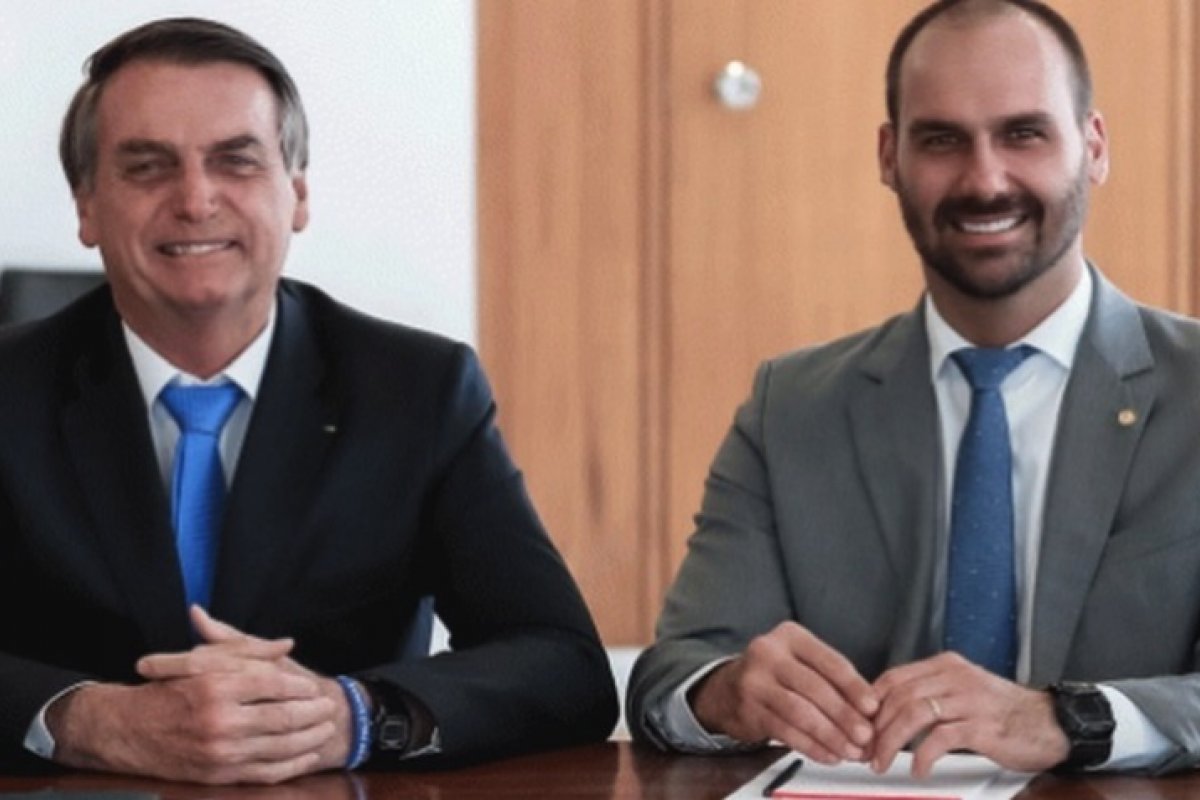 Pix de Bolsonaro para filho nos EUA pode escapar de tributação; entenda os motivos