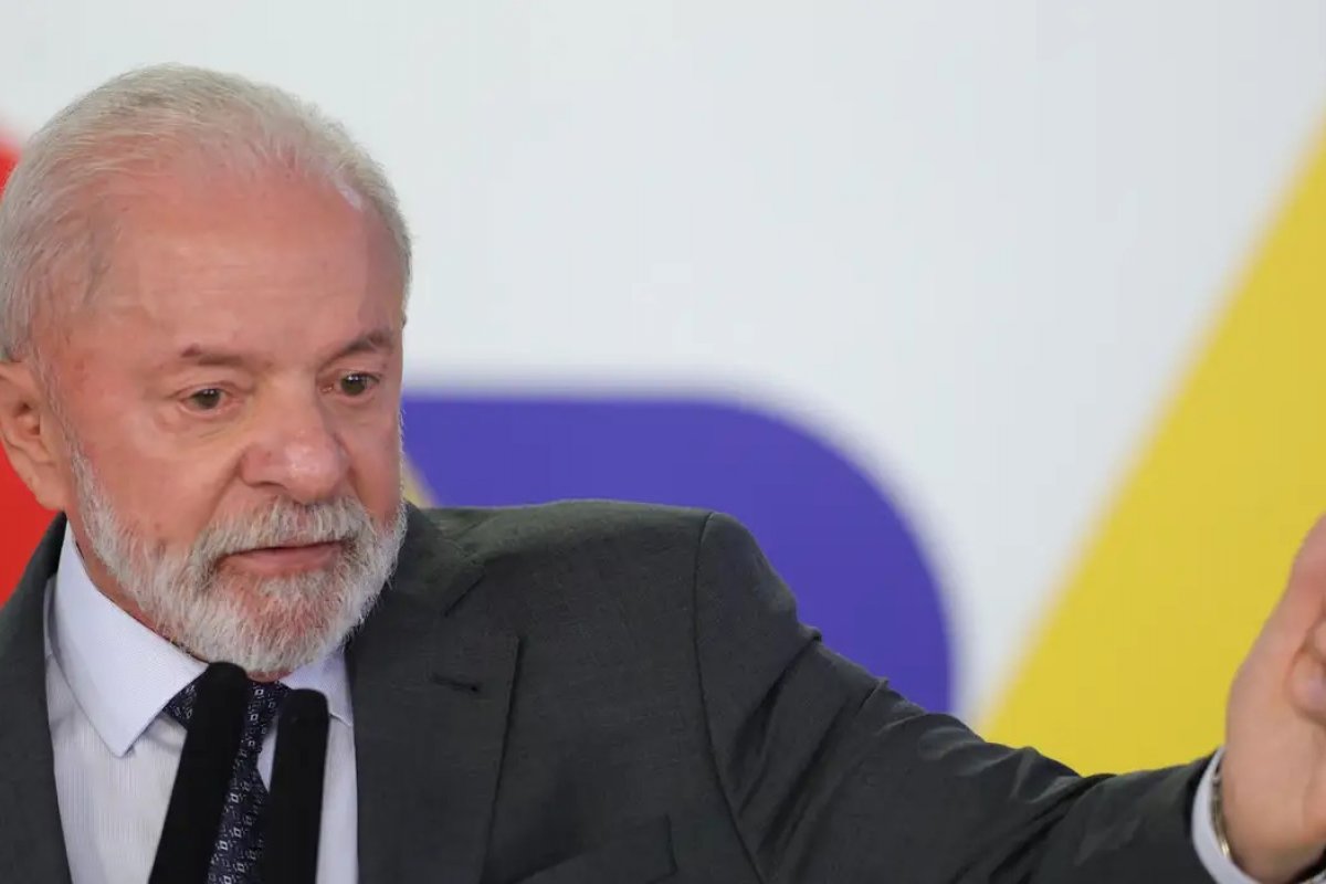 Lula defende agenda de viagens ao exterior e diz que não sabe quanto está gastando