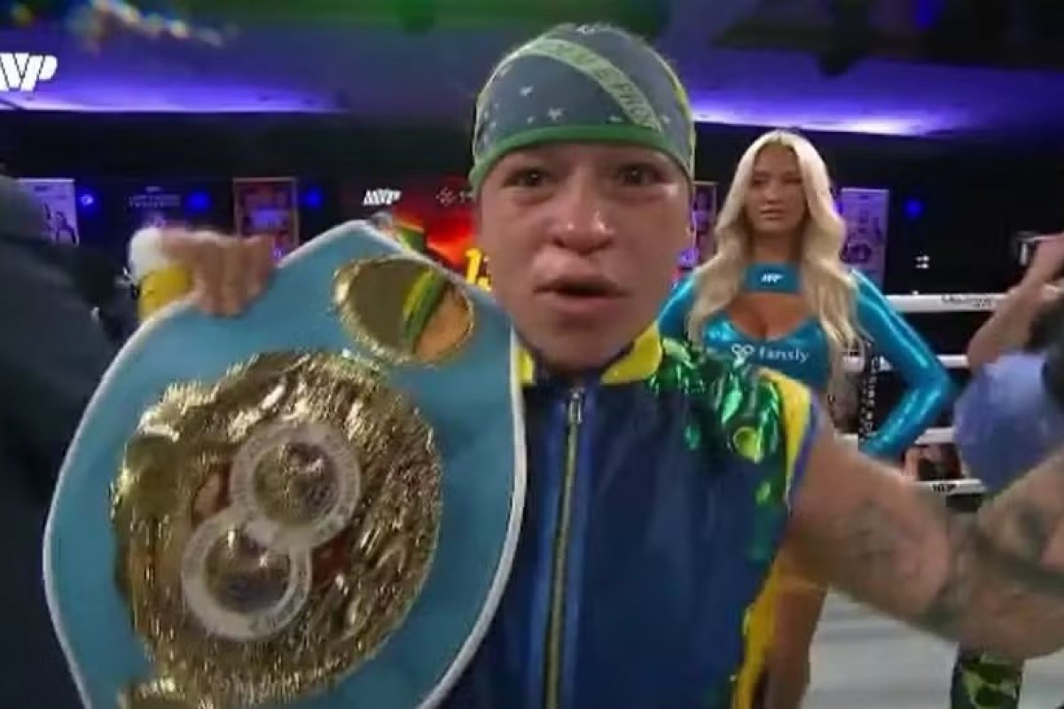 Bia Ferreira derrota lutadora argentina e mantém cinturão mundial no boxe
