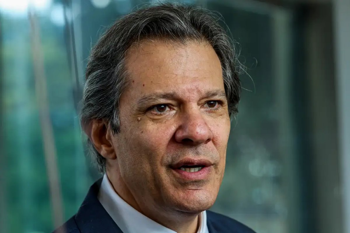 Haddad discute IOF com líderes partidários neste domingo (8)