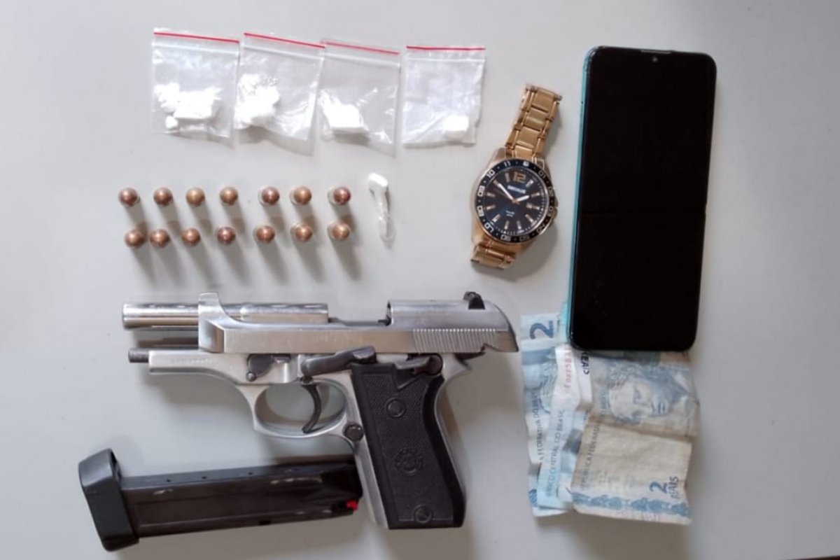 PM apreende pistola e cocaína em Manoel Vitorino