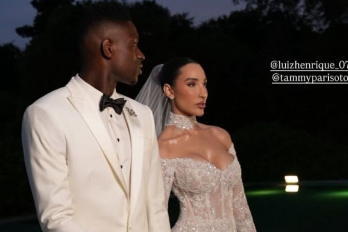 Jogador que foi ídolo do Botafogo, se casa com modelo no Rio de Janeiro!