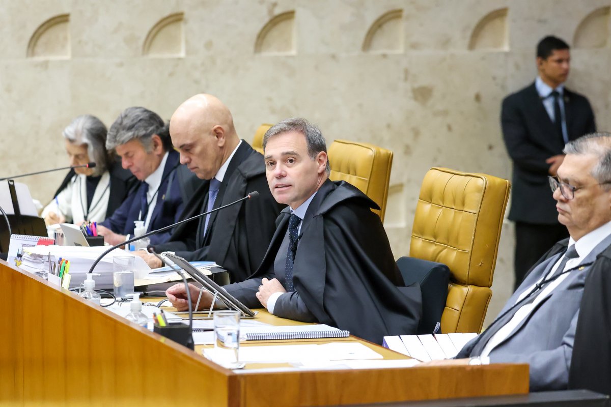 Mendonça vai contra voto de Moraes e defende revisão da vida toda do INSS