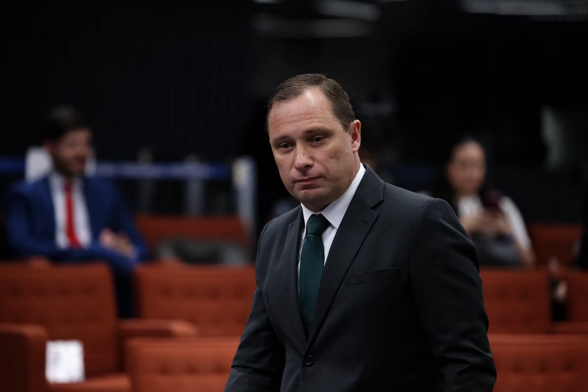 Mauro Cid confirma repasse a “kid preto” de dinheiro entregue por Braga Netto durante depoimento no STF