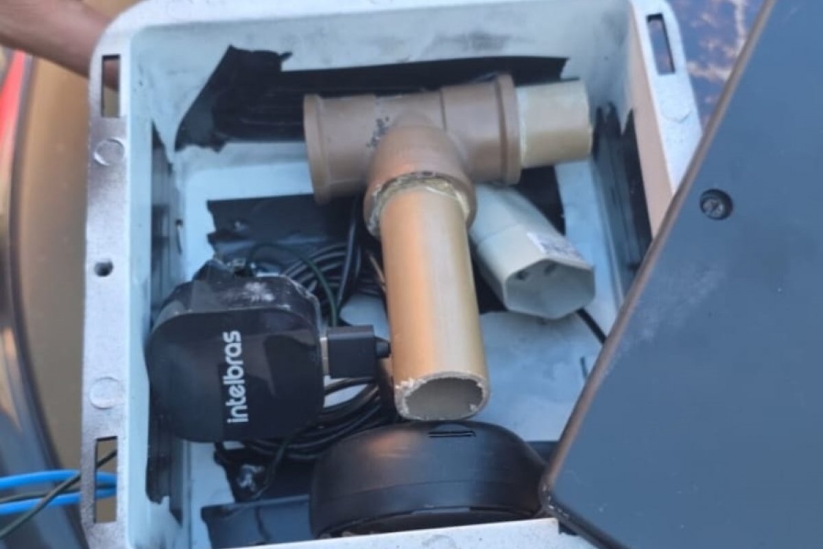 Câmeras clandestinas são localizadas e removidas em Lauro de Freitas