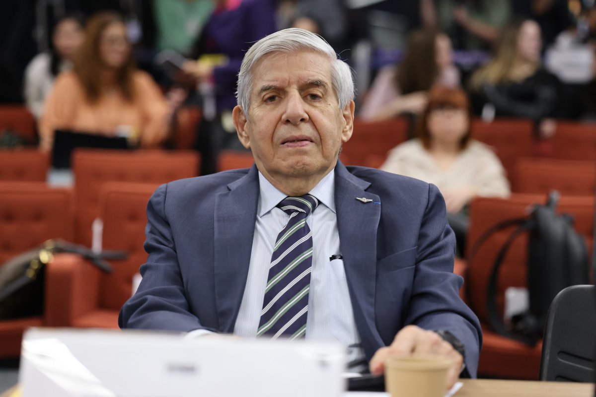 Heleno decide não responder perguntas de Moraes e Gonet sobre trama golpista