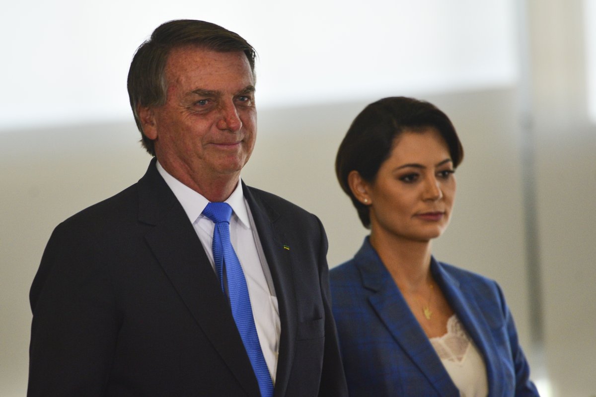 'Tem que ir para a porta do STF, meu amor', diz Michelle sobre julgamento