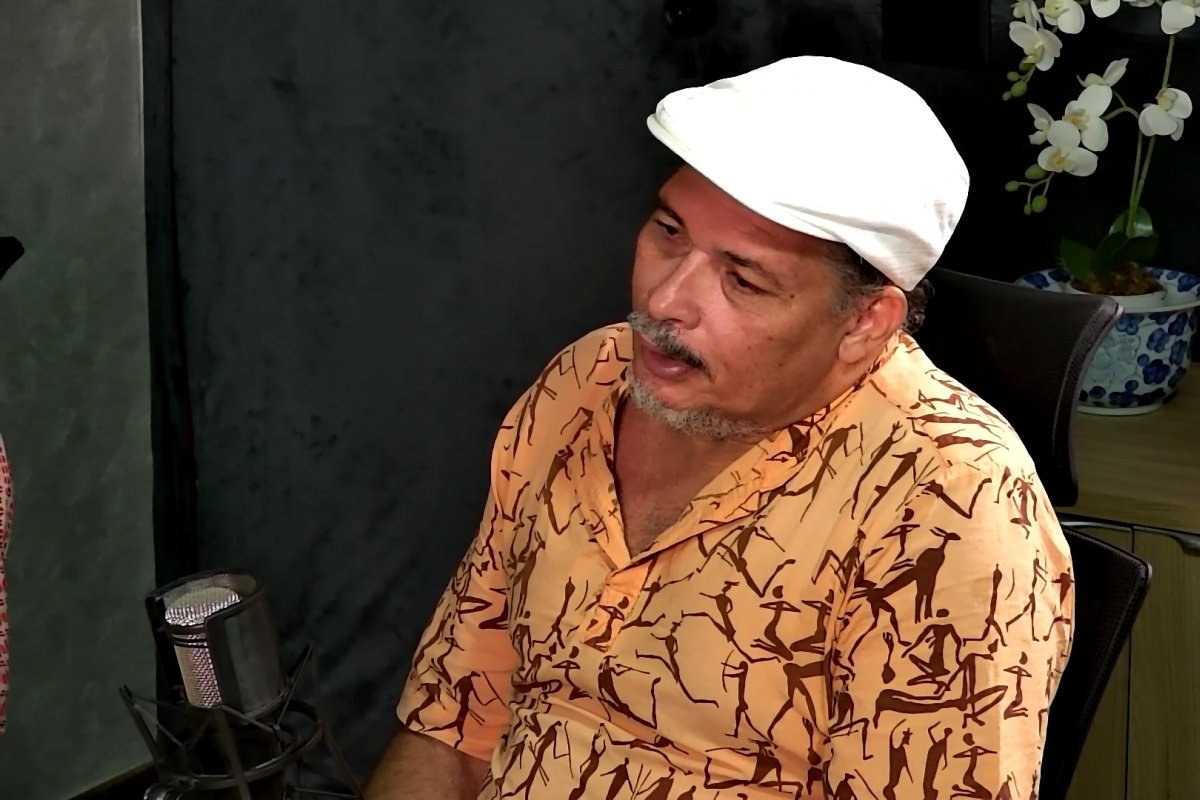 Vídeo: “Ocupamos o sistema de arte com nossas próprias narrativas”, afirma o artista Edivaldo Bolaji no podcast Podomblé