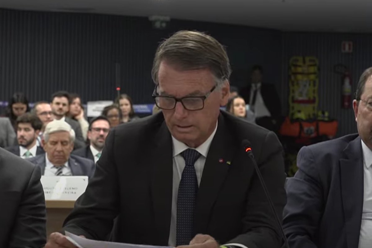 Diante de Moraes, Bolsonaro ataca urnas eletrônicas sem provas e defende modelo de votação de Venezuela e Paraguai