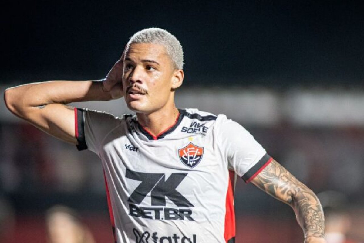 Vitória recusa proposta milionária de equipe turca por Janderson; veja valores