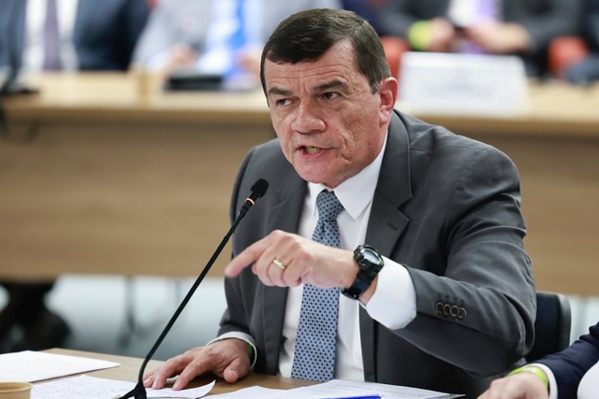 Ex-ministro da Defesa, general Paulo Sérgio pede desculpas a Moraes