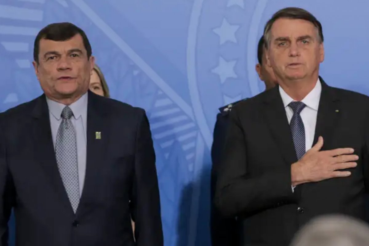 Ex-ministro da Defesa afirma que comandantes militares fizeram “escalinha” para visitar Bolsonaro após resultado da eleição de 2022