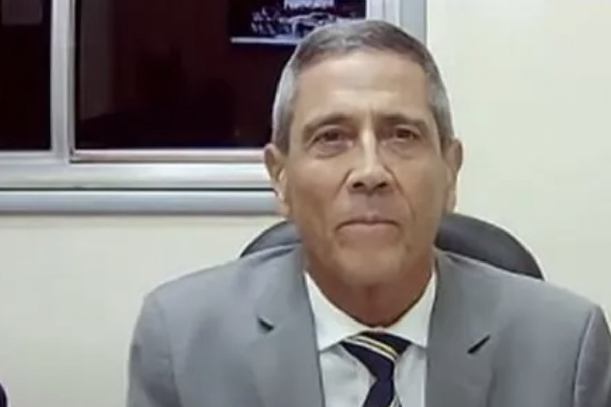 Durante interrogatório no STF, Braga Netto diz estar preso e Moraes afirma que decretou a prisão, arrancando risos na sessão