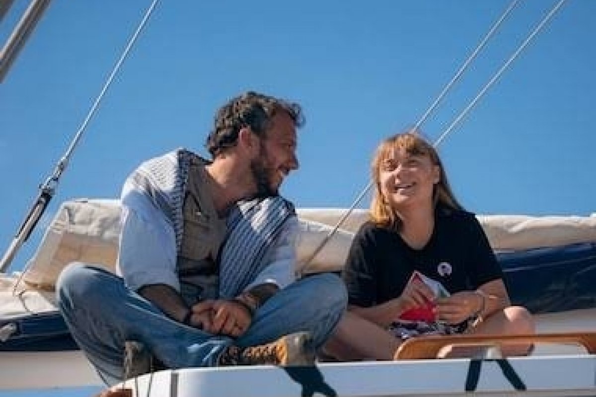 Brasileiro de barco rumo a Gaza segue detido em Israel e está em greve de fome