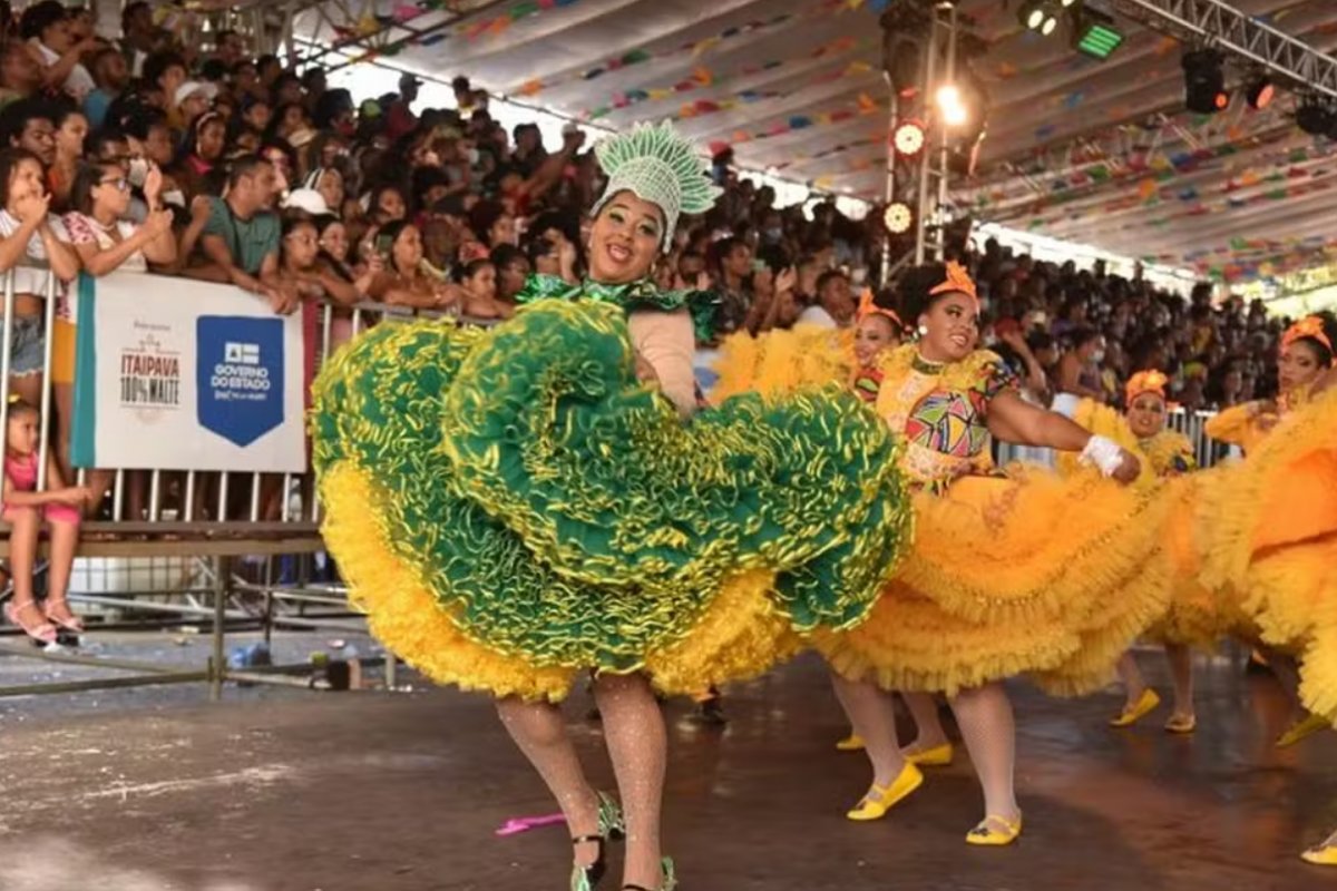 Grupos de quadrilhas juninas participam de campeonato baiano em Salvador 