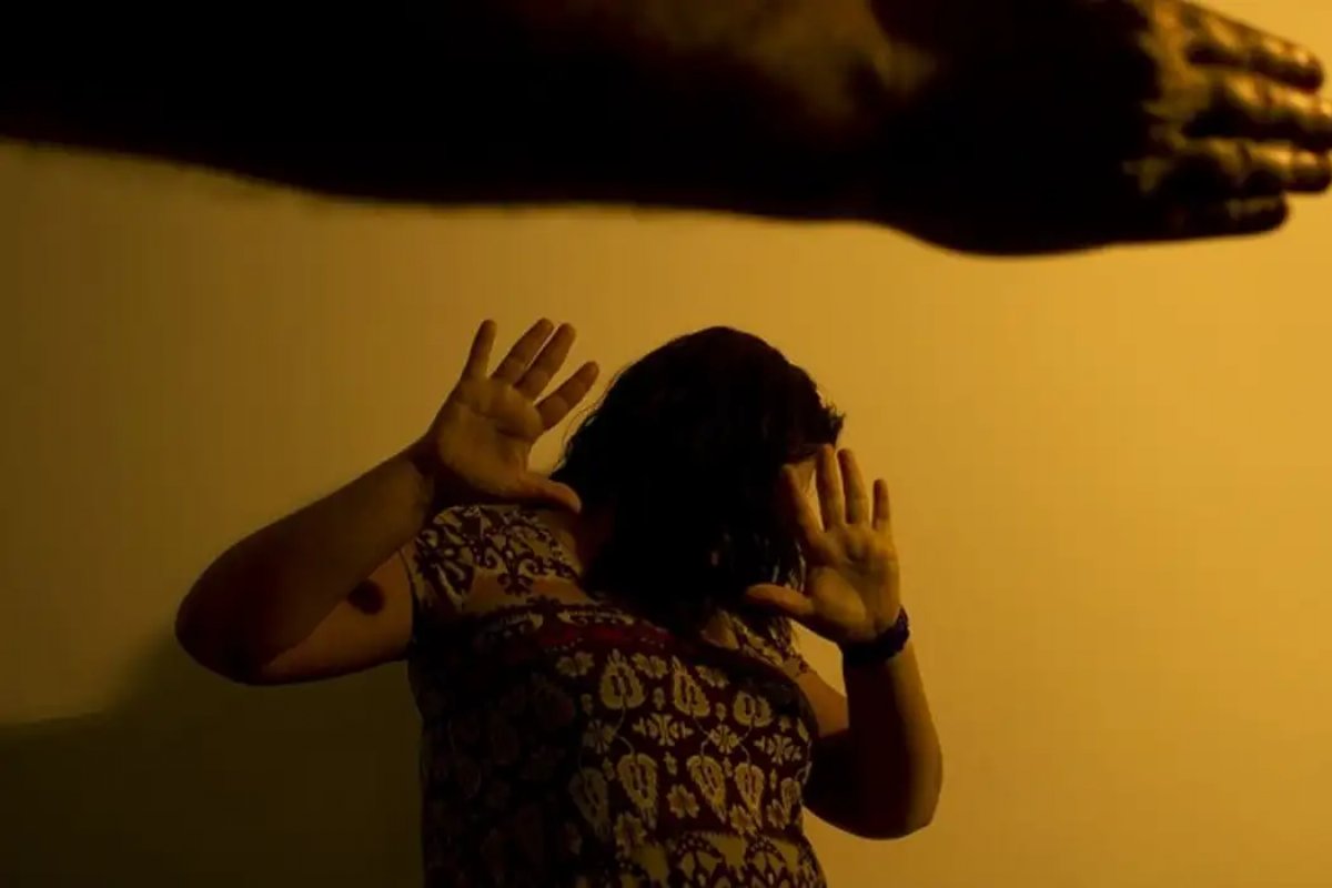 Violência contra a mulher cresce em 2024 com recordes de feminicídios e estupros no Brasil