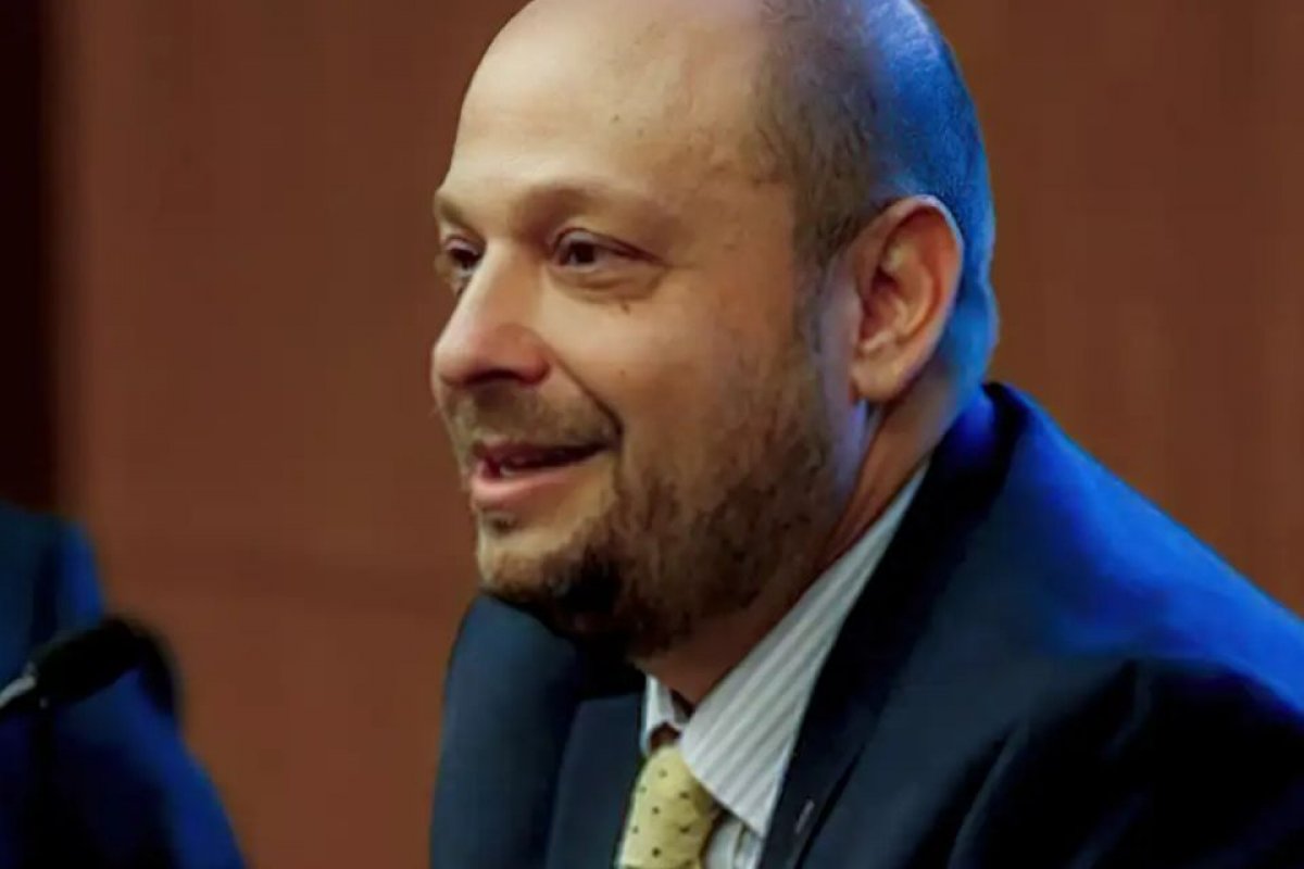 Presidente do INSS vai a congresso na Suíça em meio a crise dos descontos indevidos