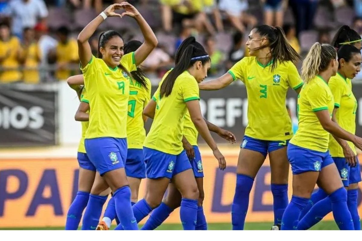 Seleção brasileira feminina ganha posições e entra no top 4 da Fifa