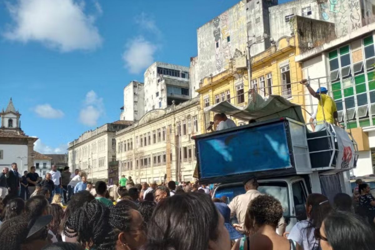 Servidores municipais vinculados ao Sindseps encerram greve em Salvador, mas professores seguem mobilizados