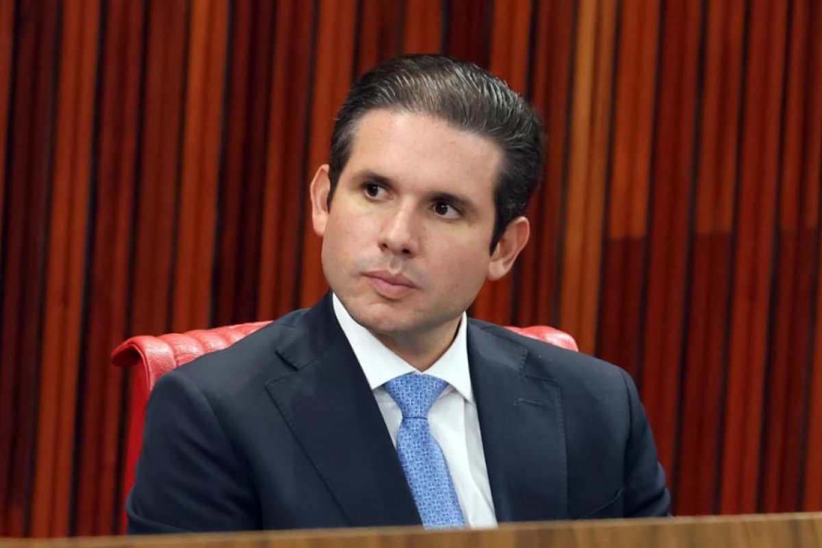 Projeto de Hugo Motta autoriza acúmulo de aposentadoria com salário de deputado