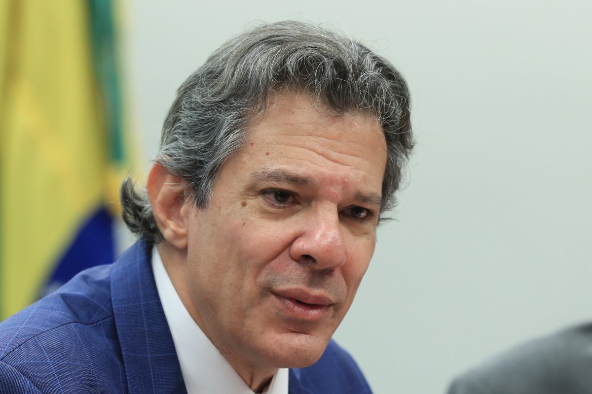 Isentar IR até R$ 5.000 sem taxar alta renda piora desigualdade, diz estudo da Fazenda