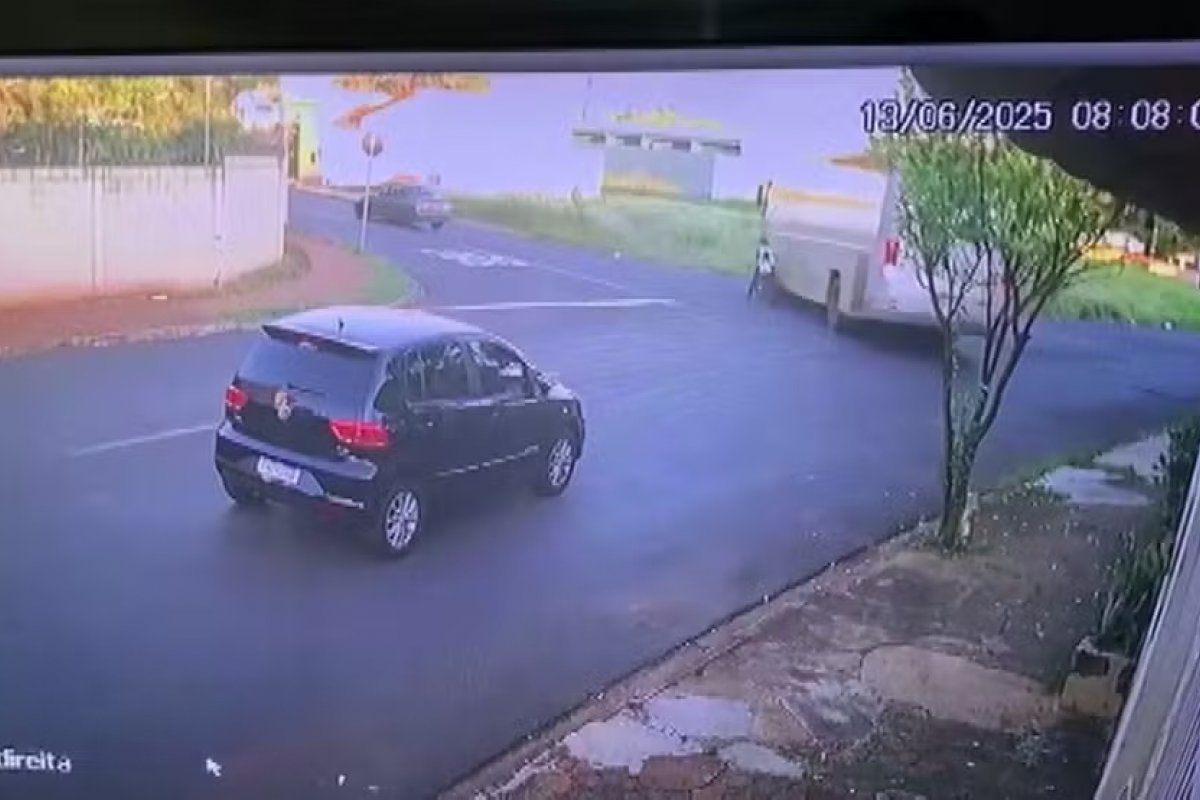 Vídeo: duas irmãs são atropeladas por ônibus em SP; uma das crianças morreu