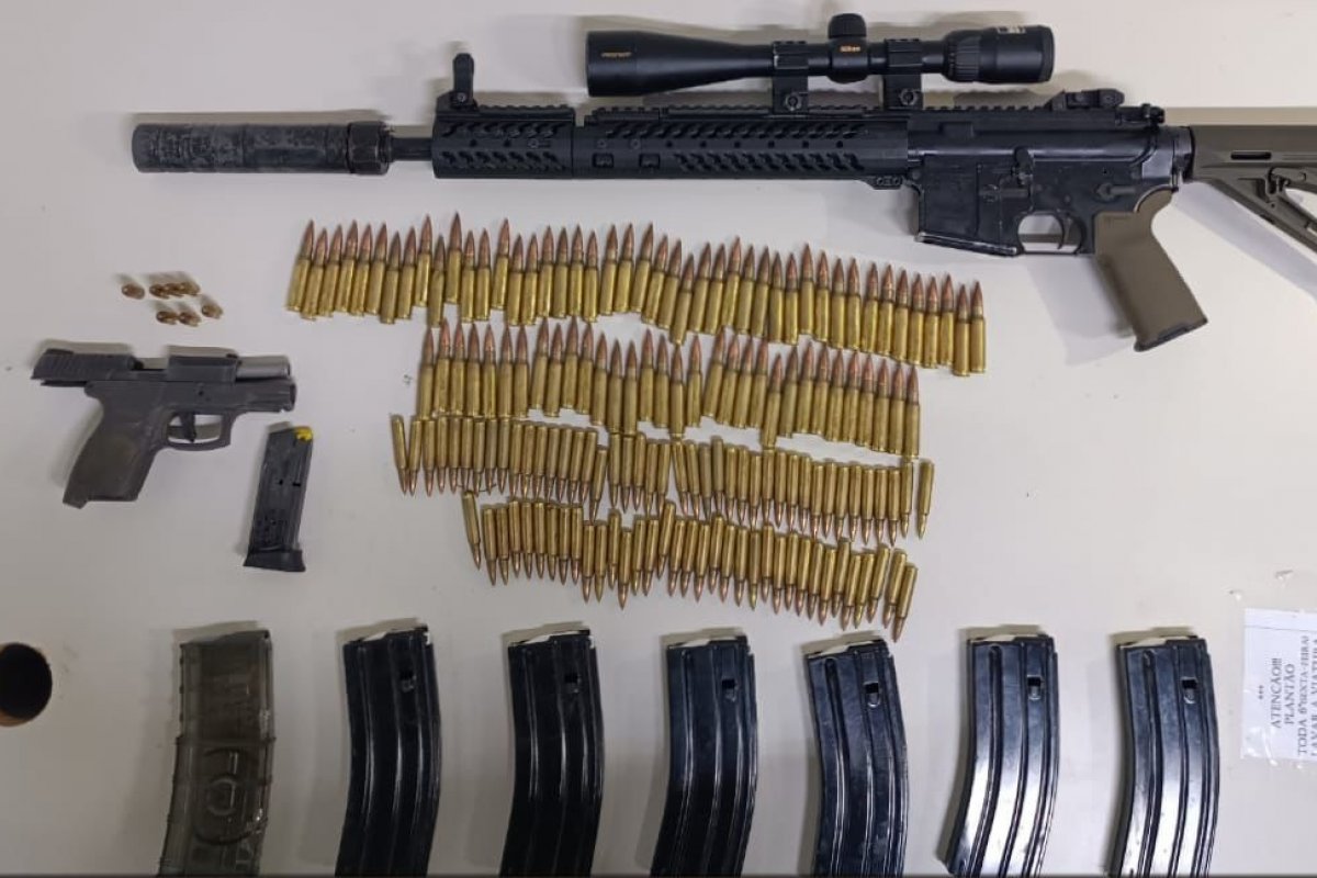 PM apreende fuzil, pistola e munições em Ibipeba