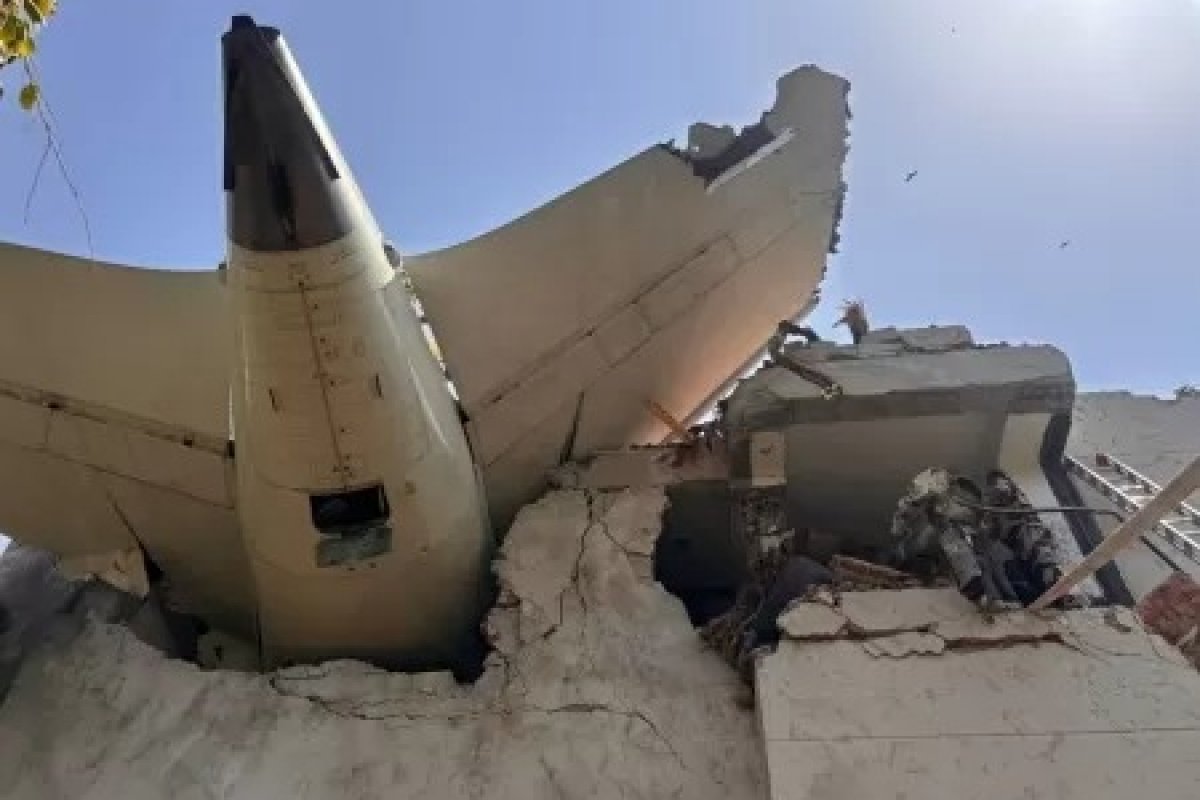 Número de mortos em queda de avião na Índia sobe para 279, diz AFP