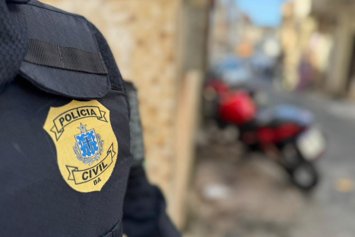 Dupla é presa por tentar extorquir R$ 30 mil de casal na Bahia; suspeito é cunhado de uma das vítimas