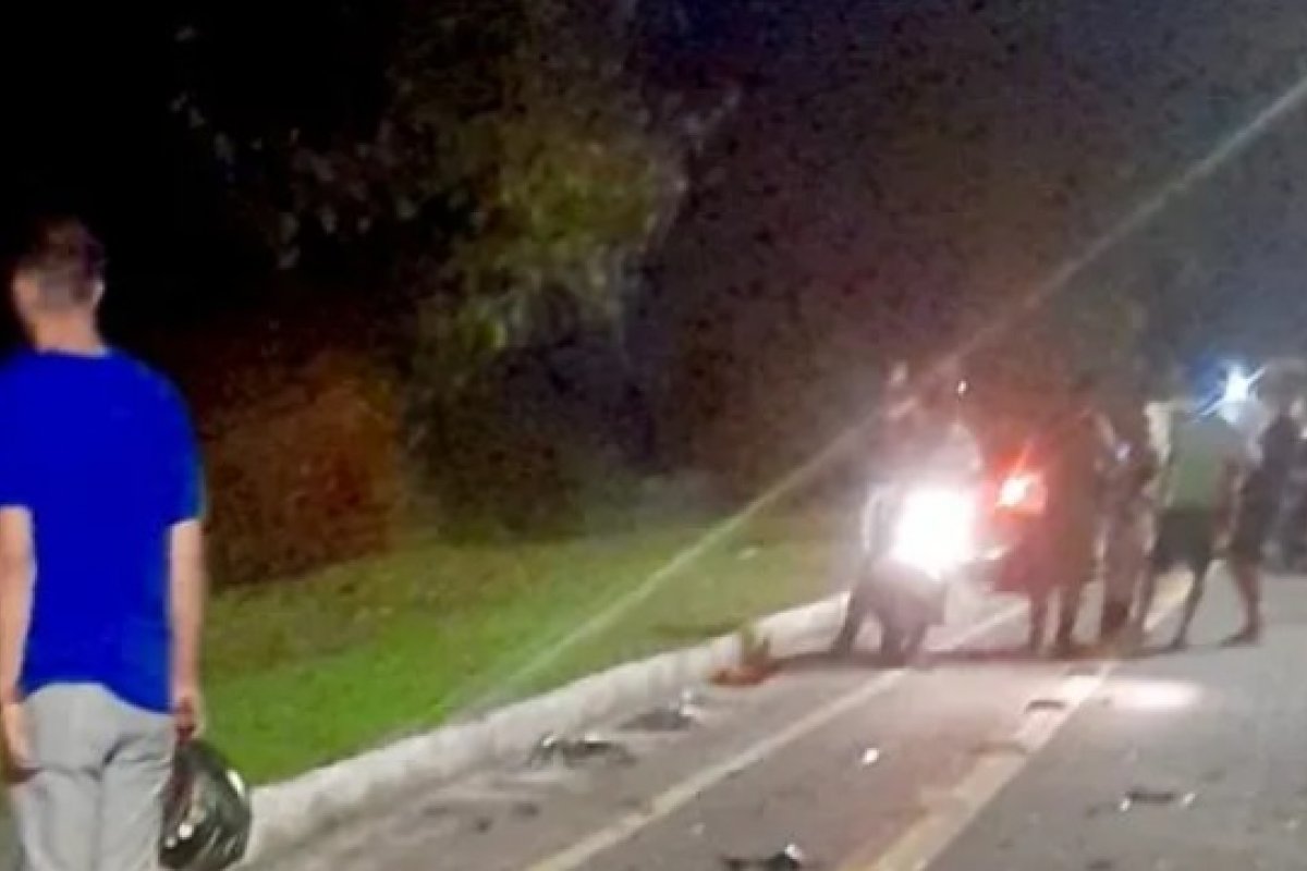 Motociclista morre após ser atropelado por carro na contramão em Dias d’Ávila