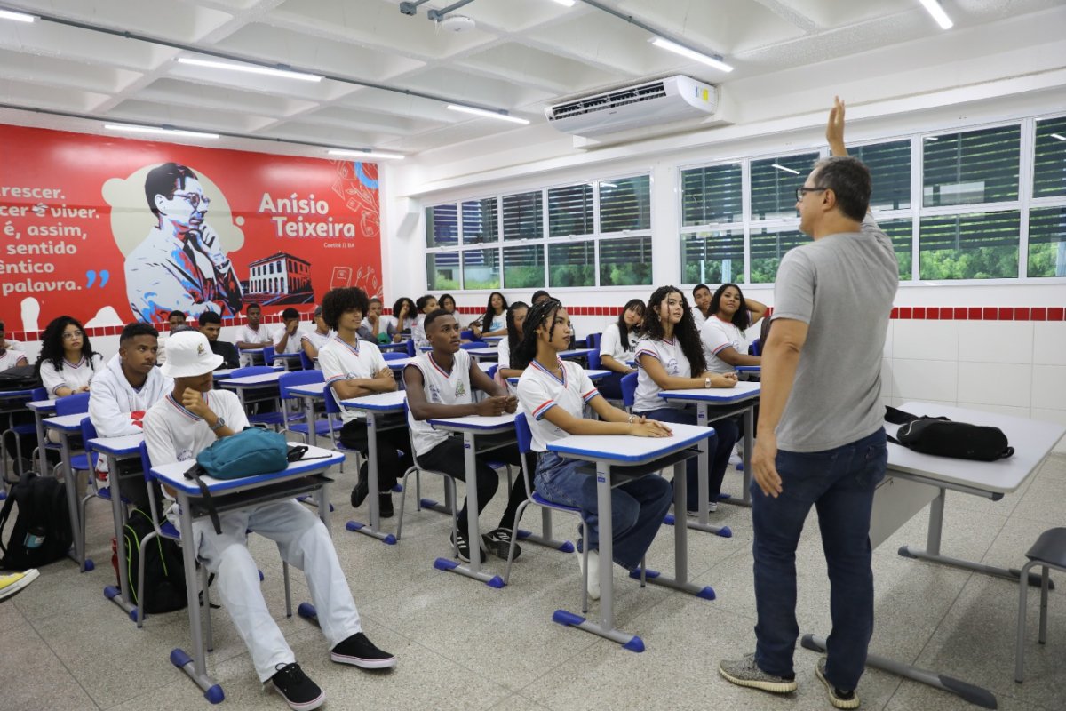 Bahia lidera escolarização entre adolescentes de 15 a 17 anos no Brasil, aponta levantamento do IBGE