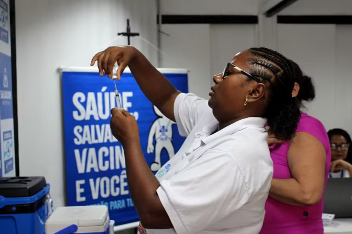 Salvador promove ‘Happy Hour da Vacina’ com drive-thru e horário ampliado nesta terça-feira (17)