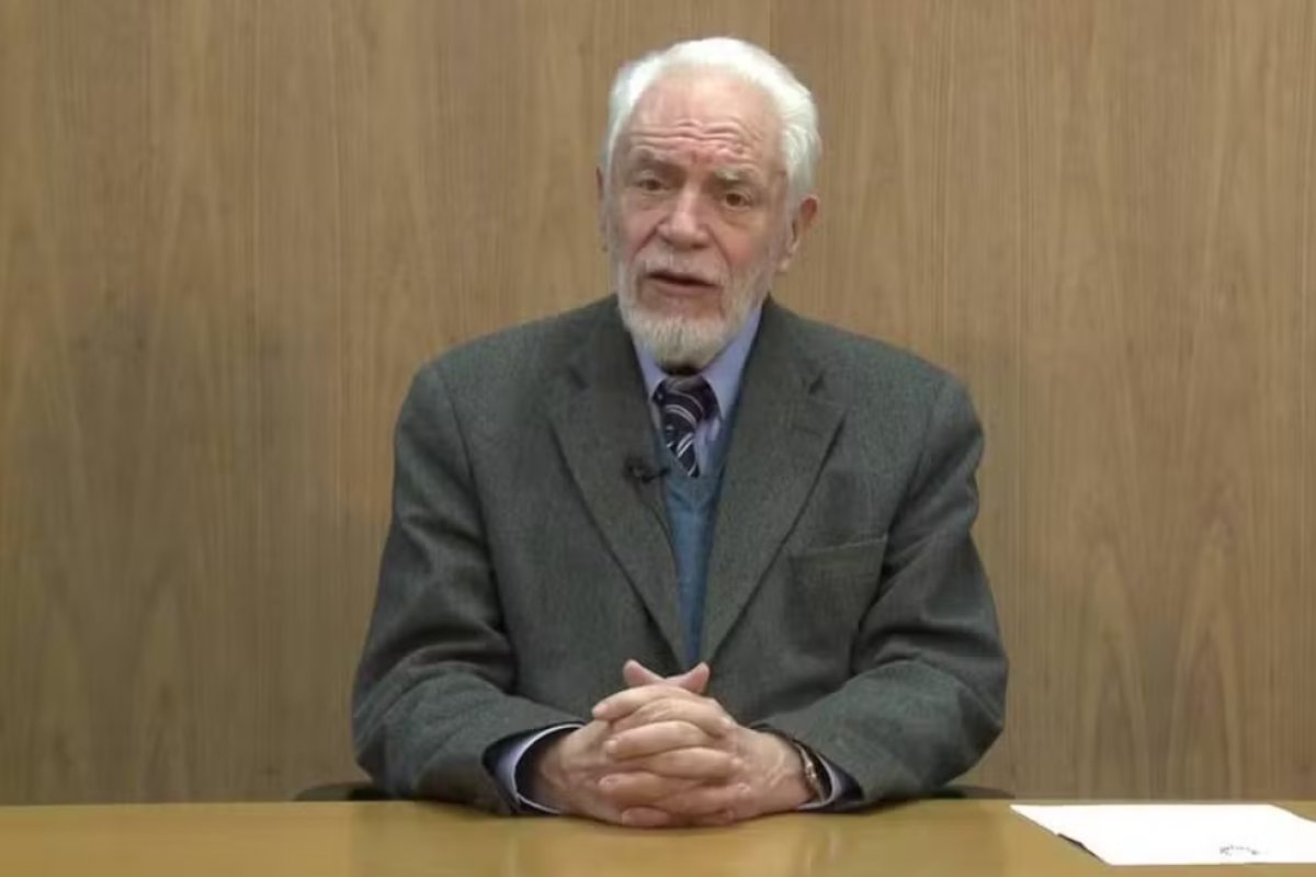 Jornalista e escritor Cícero Sandroni morre aos 90 anos